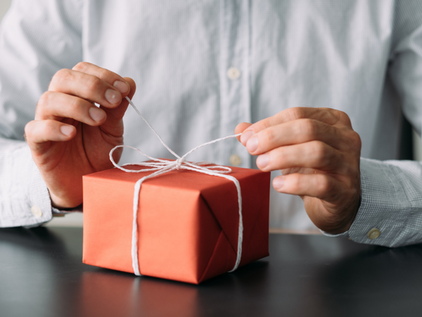 Cadeau entreprise 2025 : Tout savoir sur le plafond URSSAF