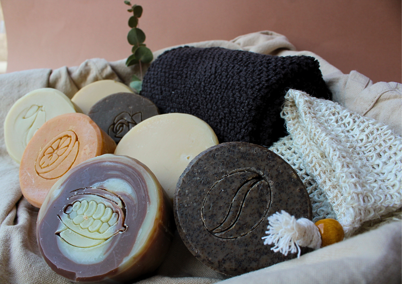 Coffret 11 savons, 4 accessoires et 1 huile corps