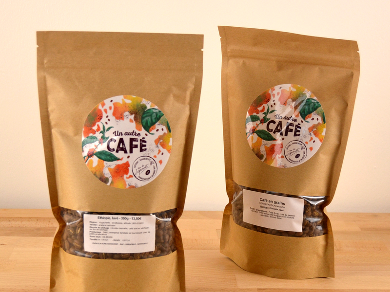 Assortiments de chocolats et de 2 cafés de spécialité