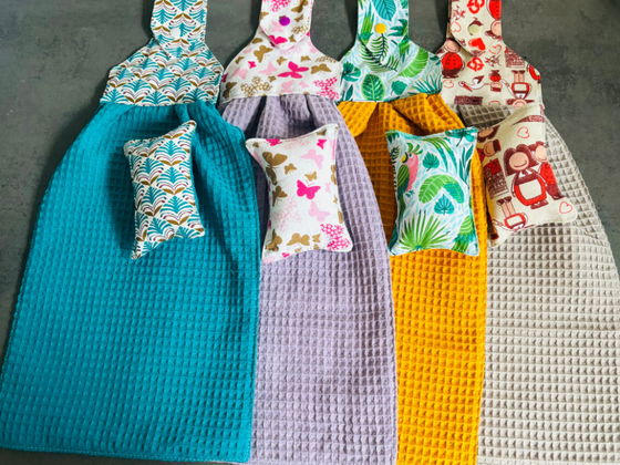 Ensemble d’une serviette à main et d’une éponge lavable