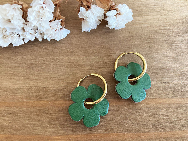Boucles D'Oreilles Vintage à Pas De Vis - Fleur En Cuir Vert - État Impeccable