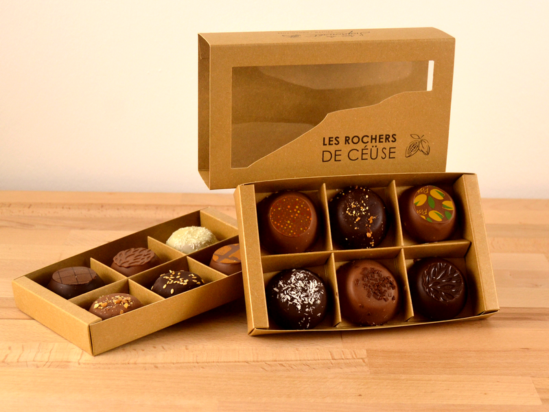 Assortiments de chocolats et de 2 cafés de spécialité