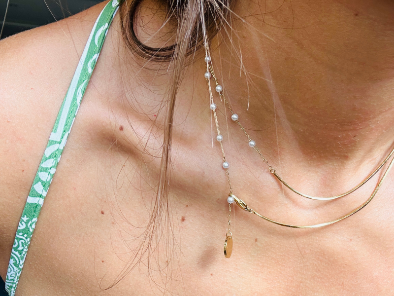 1 collier et 1 paire de boucles d’oreilles