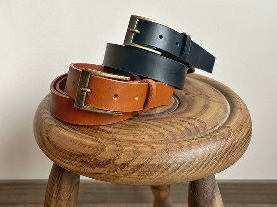 Ceinture en cuir au tannage végétal et boucle en laiton vieilli