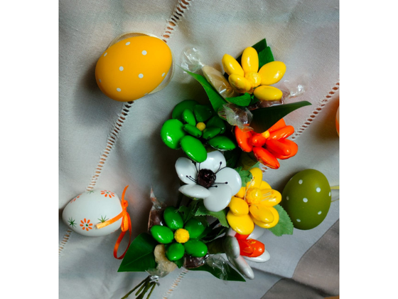 Bouquet fleurs en dragées et friture de Pâques en chocolat