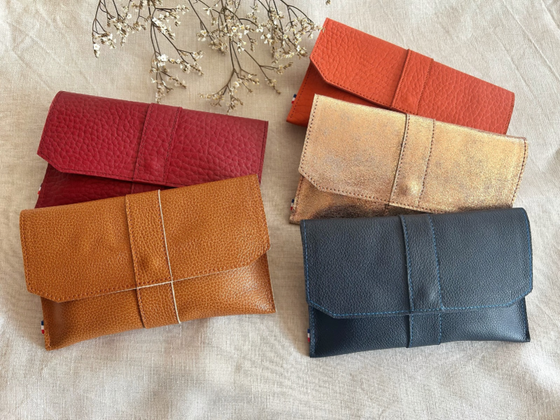 Pochette avec rabat et bouton pression