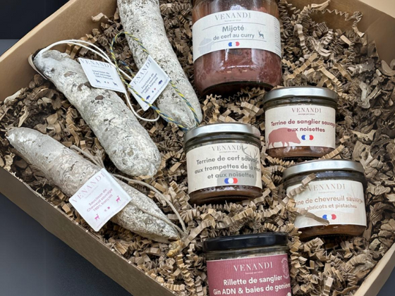Coffret apéro intégral : 3 saucissons, 3 terrines de gibier 1 rillette de gibier et 2 plats cuisinés