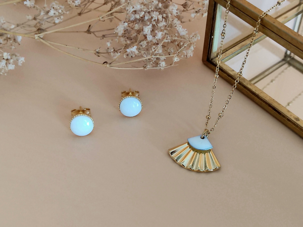 Parure De Bijoux Dorée Avec Pendentif Demi-cercle Et Boucles D'oreilles Nacré Blanc - Neuf Sans Emballage - Générique