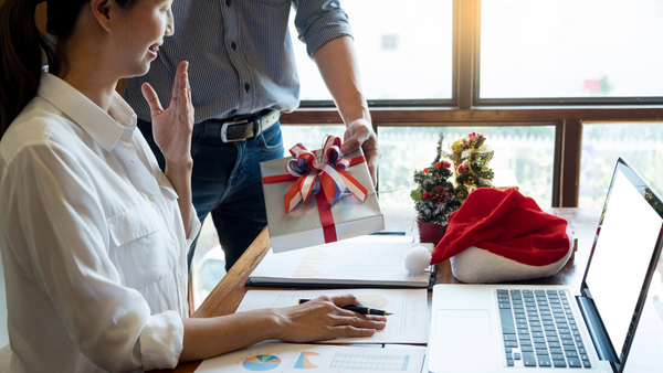 Cadeau Noël Entreprise : les meilleures idées à offrir en entreprise