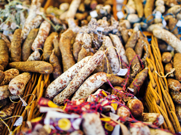 Types de saucissons : variétés, terroirs et saveurs