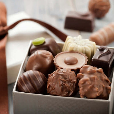 Coffret gourmandise assortiment chocolats et confiseries CGACC : Vente de  dragées et de chocolats sur Cadeau et chocolat