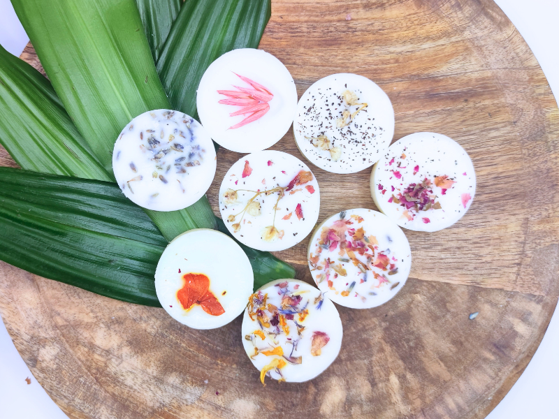 1 Bougie fleurie 3 bougies gourmandes et 8 fondants fleuries