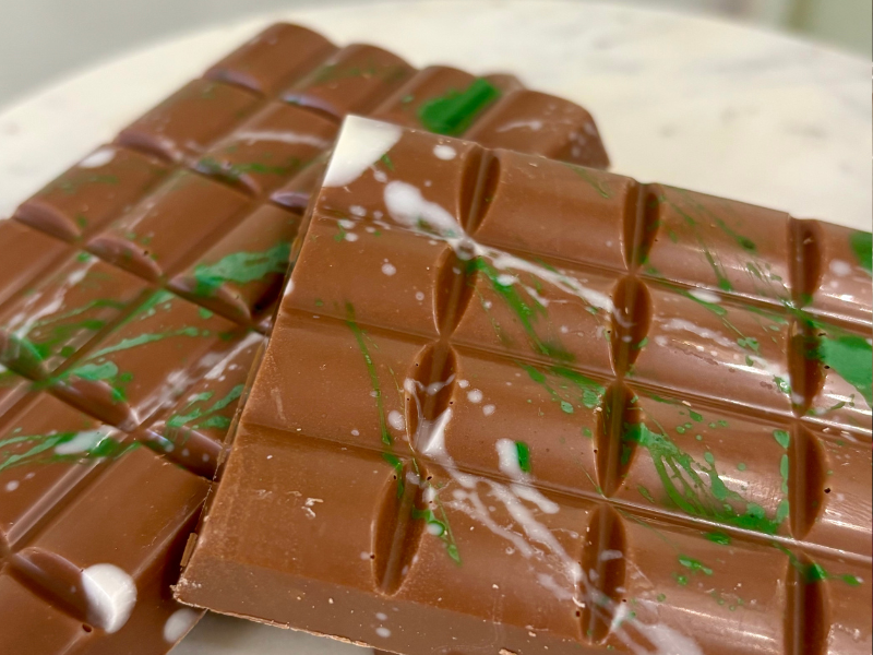 Assortiment Chocolats dont Tablette Pistache façon Dubai