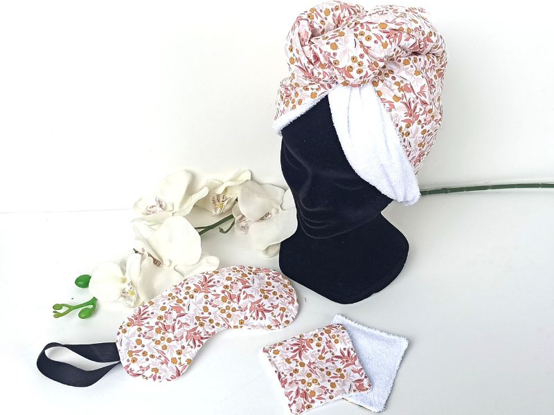 Coffret beauté : Serviette turban pour cheveux, masque de nuit et lingettes