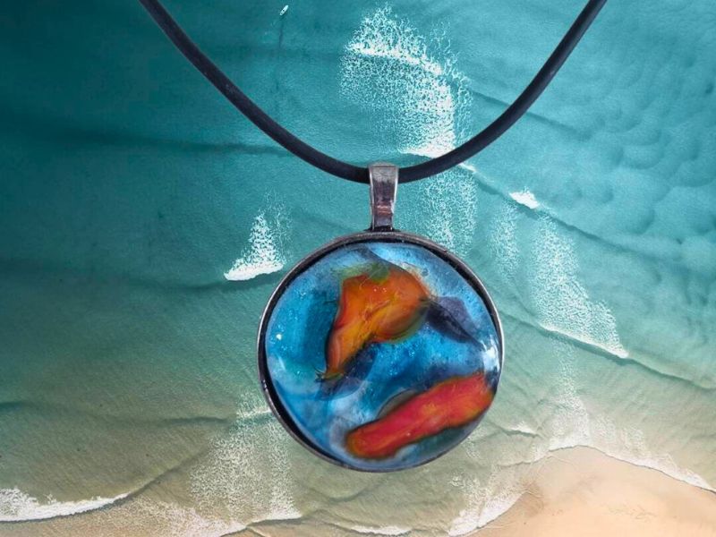 Bijou collier pendentif en verre fusionné camaïeu de bleus des Océans, Atoll