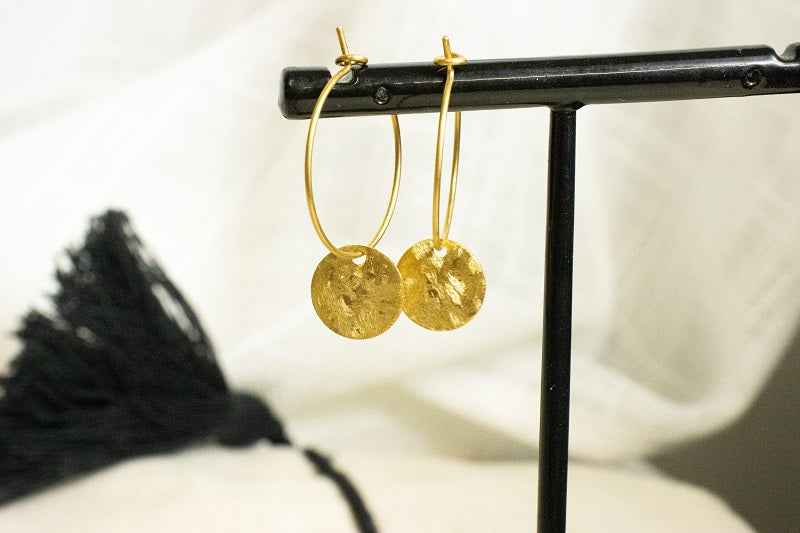 Boucles oreilles petites créoles et breloque effet scintillant