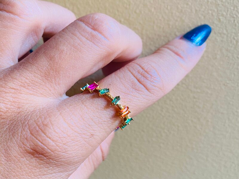 Parure un collier, deux boucles d'oreilles et une bague