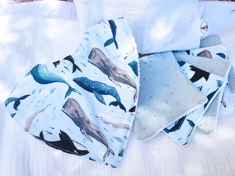 Pochon, bavoir et 5 lingettes Kit de naissance