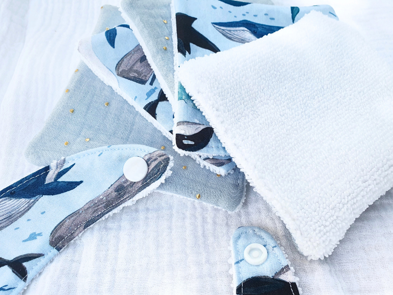 Pochon, bavoir et 5 lingettes Kit de naissance
