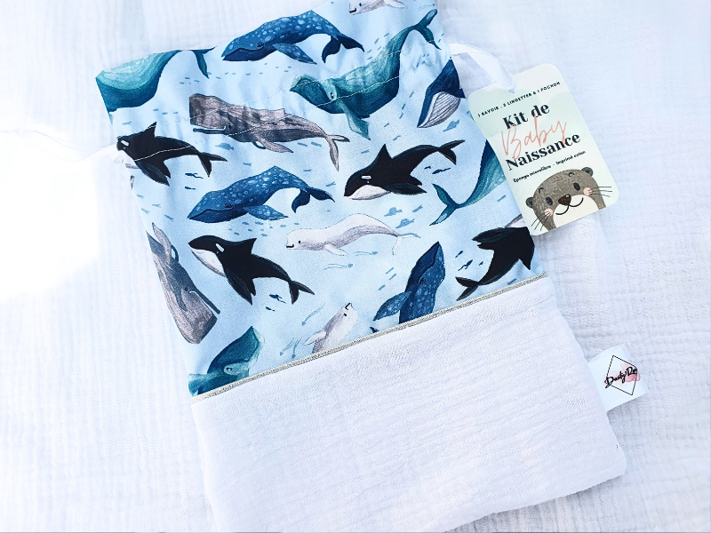 Pochon, bavoir et 5 lingettes Kit de naissance