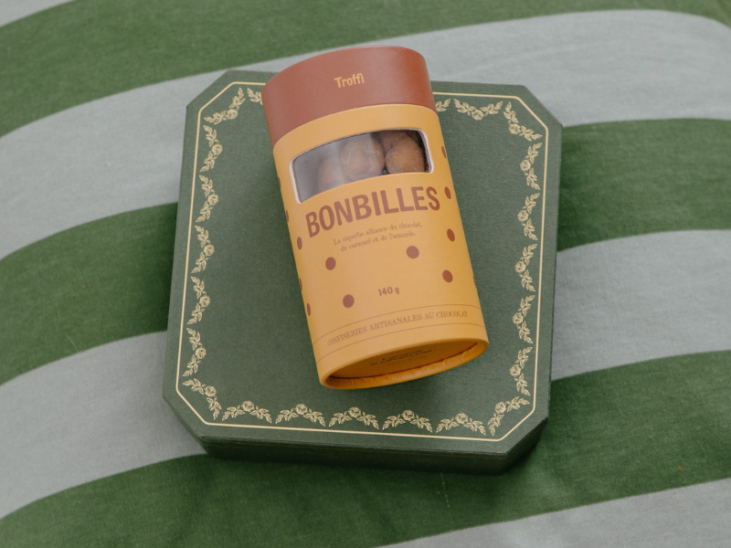 1 coffret et 5 tubes de chocolats 