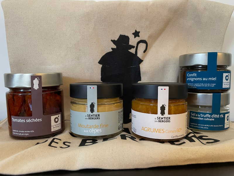 Coffret Apéro d'Epicerie Fine : confiture, moutarde, tomates séchées, confit d'oignons au miel d'acacia