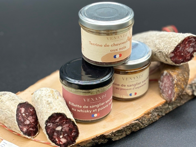 Coffret festif : 2 terrines et 1 rillette de gibier et 3 saucissons de gibier
