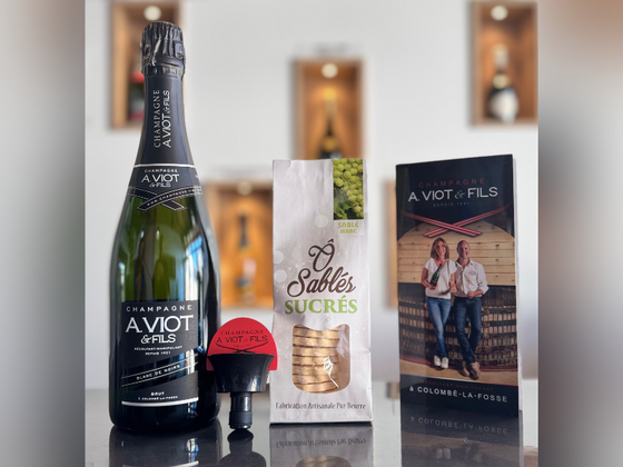 Champagne Blanc de Noirs 75cl, son bouchon et son sachet de sablés