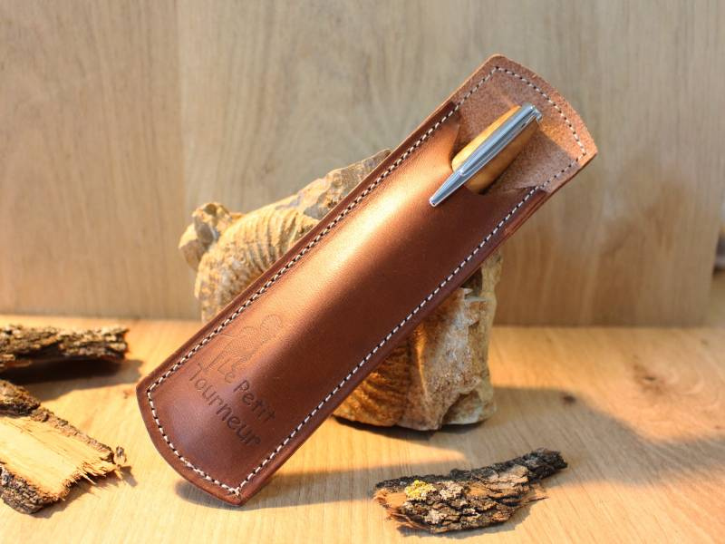 STYLO BILLE EN BOIS ET SON ECRIN EN CUIR