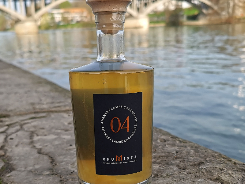 1 bouteille de Rhum infusé Ananas 50 cl