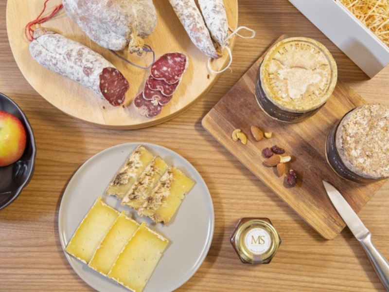 Dégustation Auvergnate : Fromage, Saucisse sèche et Pâté aux Cèpes