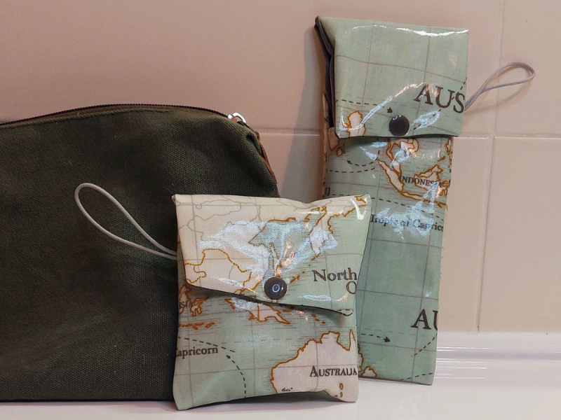 Duo pochette de voyage imperméable brosse à dents/dentifrice et pour le savon solide