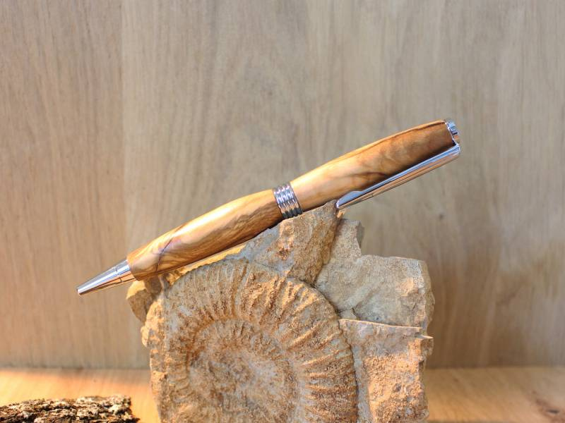 STYLO BILLE EN BOIS ET SON ECRIN EN CUIR