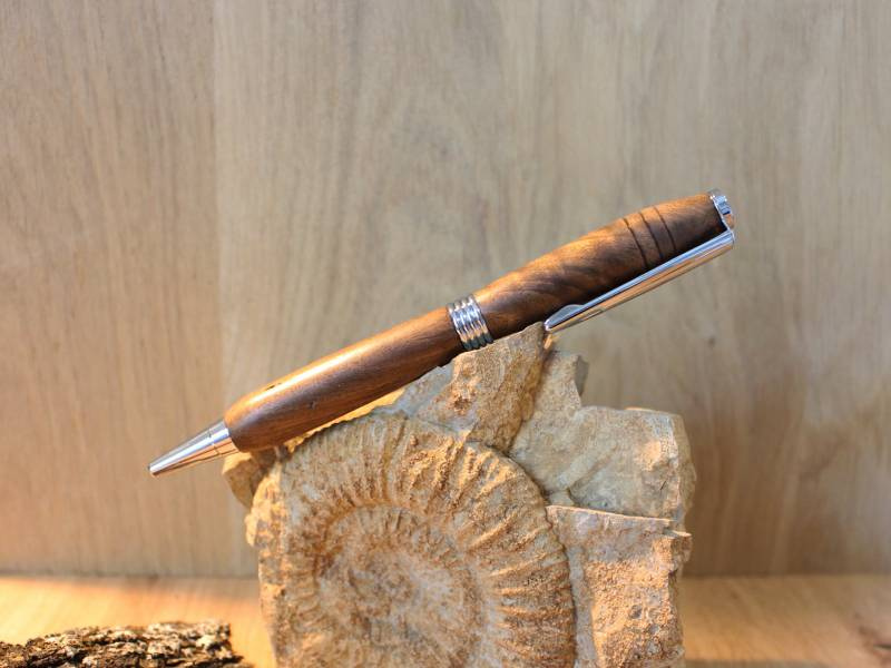 STYLO BILLE EN BOIS ET SON ECRIN EN CUIR