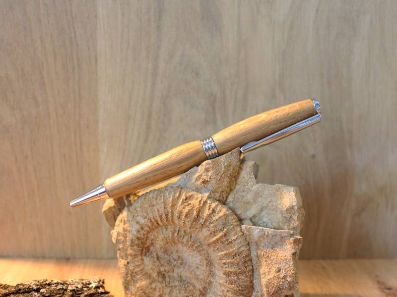 STYLO BILLE EN BOIS ET SON ECRIN EN CUIR