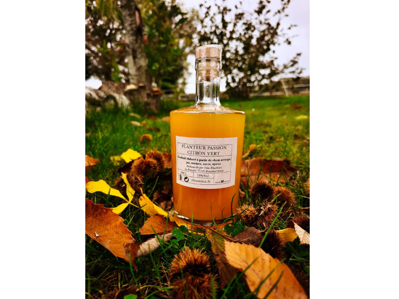 Une bouteille de planteur Passion Citron Vert 18%Vol. 50Cl