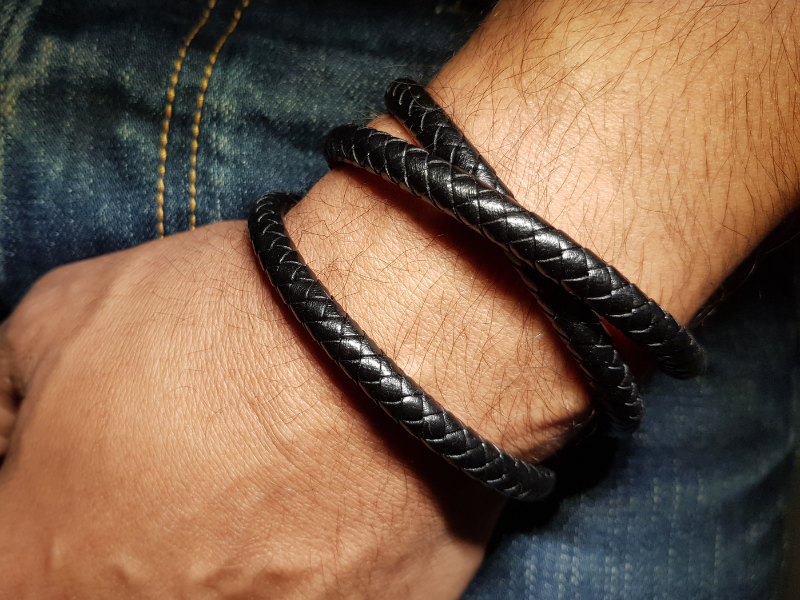 Achat Bracelet large en cuir noir riveté à double ceinture pas cher Achat Bracelet large en cuir noir riveté à double ceinture pas cher