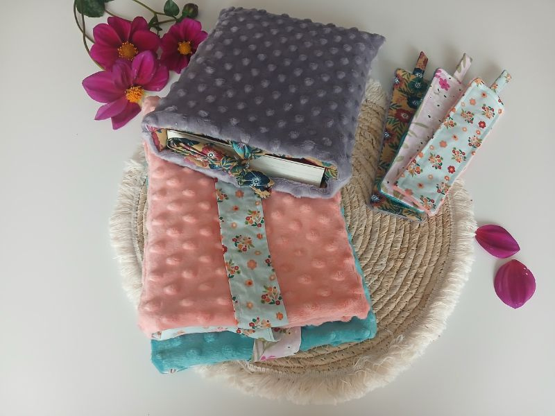 pochette à livre avec son marque page