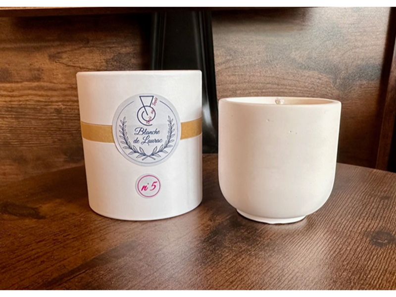 DEUX BOUGIES  BLANCHES DE LAURAC AUX HUILES ESSENTIELLES
