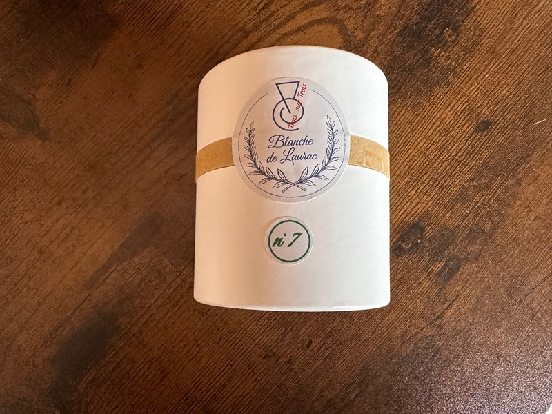 DEUX BOUGIES  BLANCHES DE LAURAC AUX HUILES ESSENTIELLES