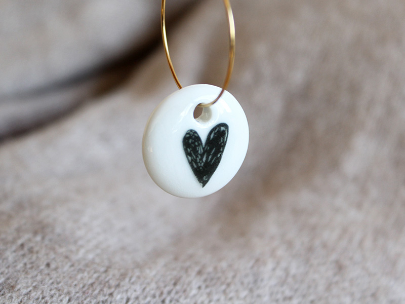 Boucles d'oreilles en porcelaine motif coeur