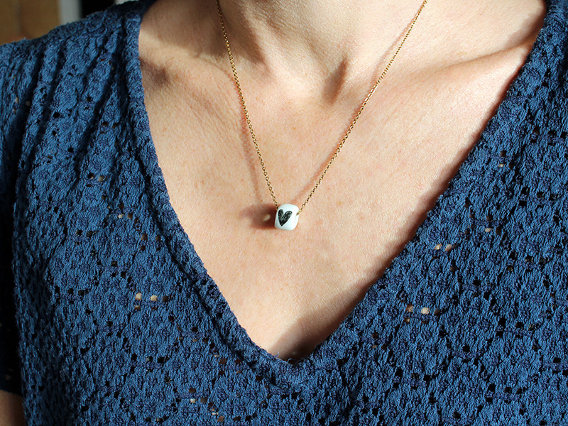 Collier perle en porcelaine