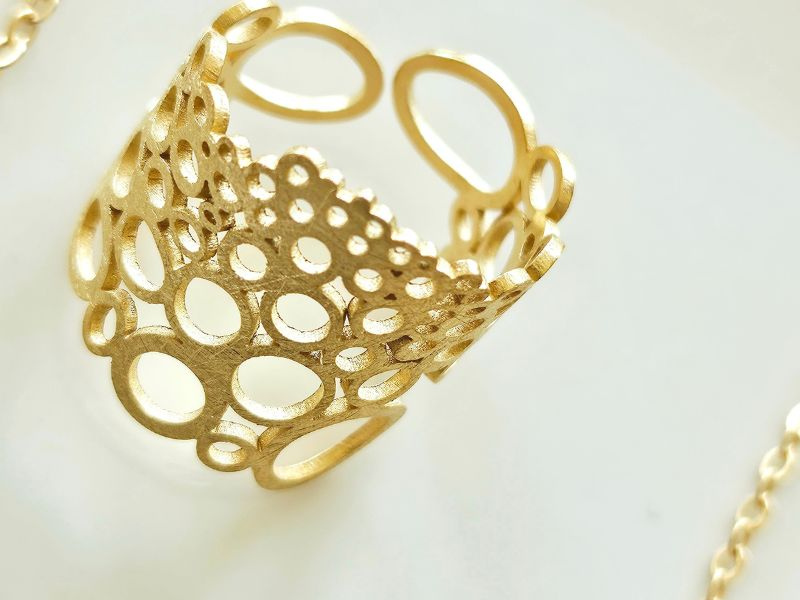 Bague trouée réglable