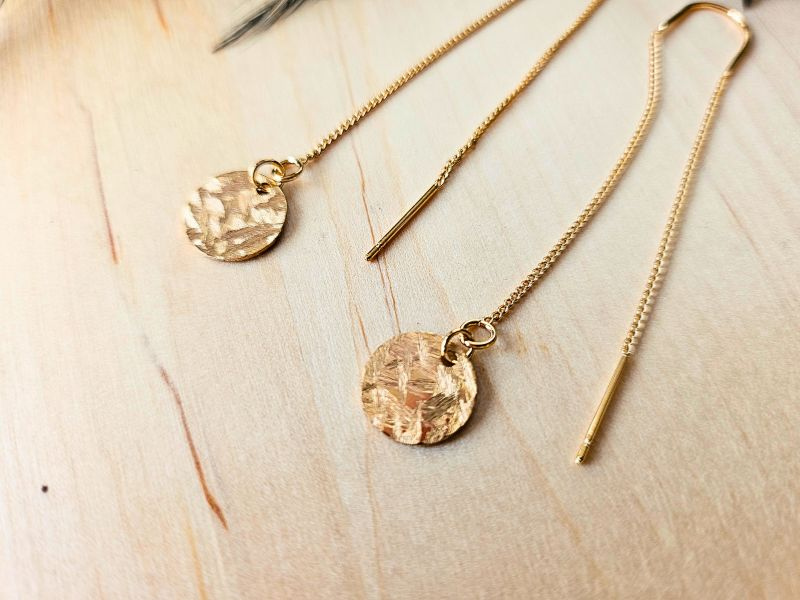 Boucles oreilles longues 2 chaines U et disque texturé