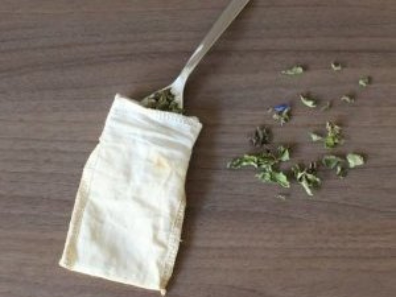 3 sachets sandwichs et 1 sachet de thé