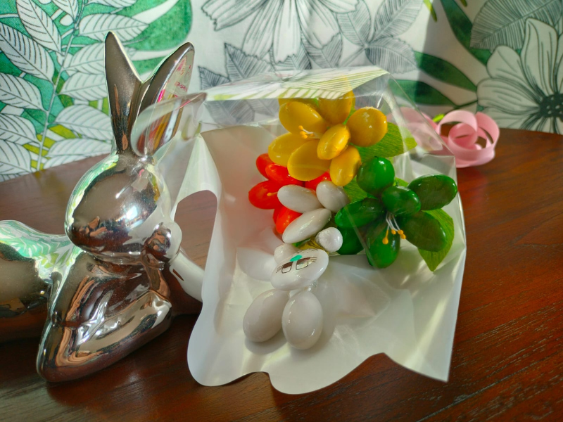 Mini bouquet frésias et lapin en dragées chocolat