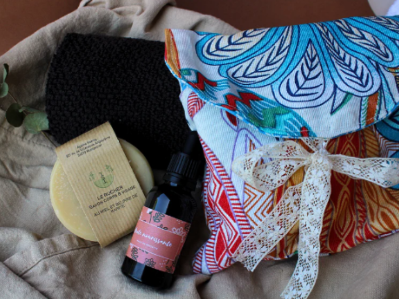 Coffret 11 savons, 4 accessoires et 1 huile corps