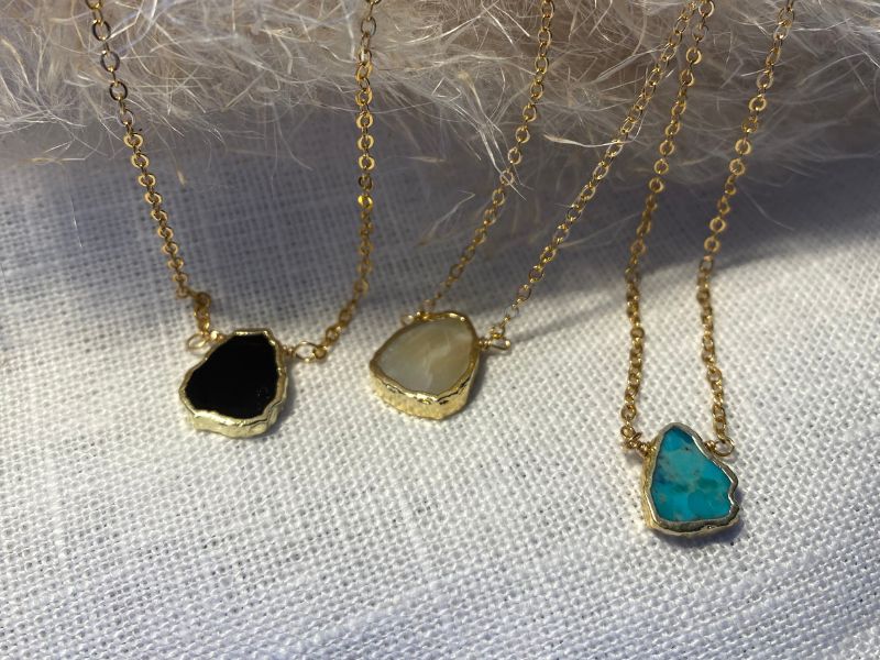 Collier Découvre ton Intuition - doré à l'or fin 24 carats et pierre naturelle