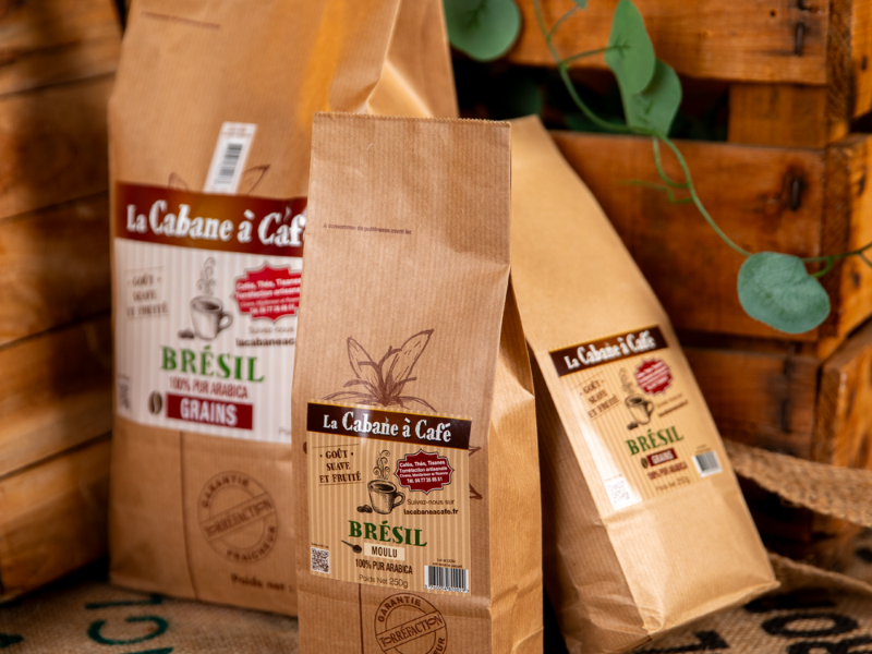 Assortiment de pâtes à tartiner, thé et café