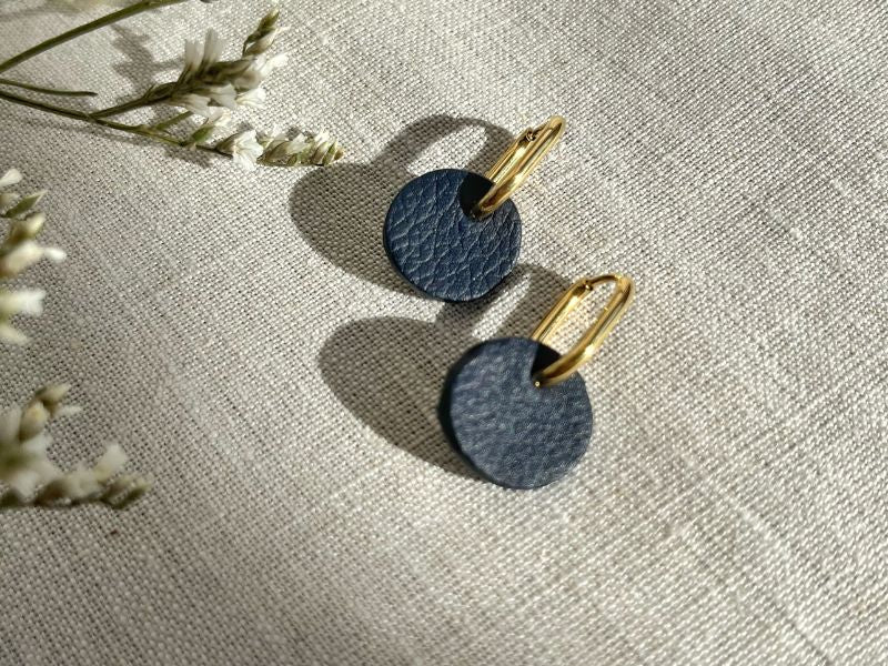 Créole et pastille en cuir